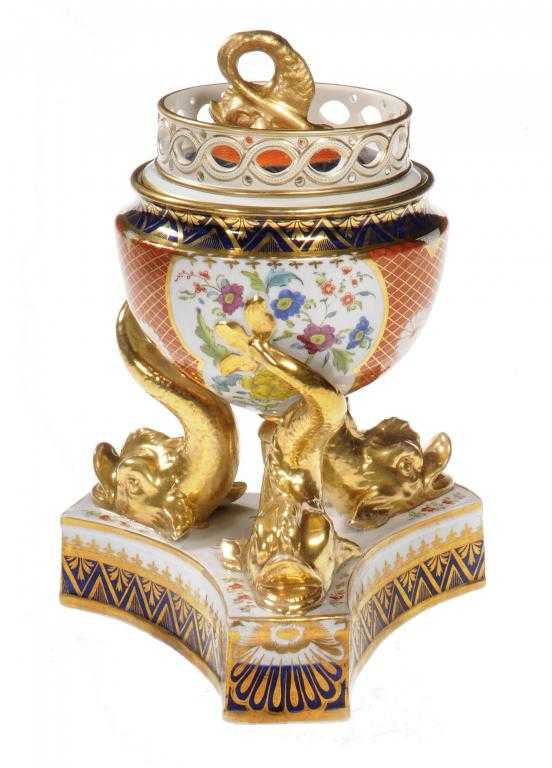 Appraisal: A CHAMBERLAIN'S WORCESTER DESSERT TUREEN AND COVER painted with imari