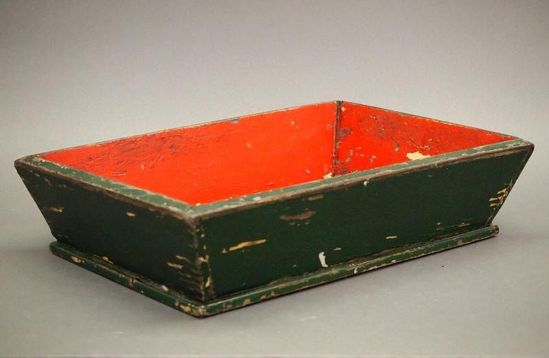 Appraisal: Primitive painted box A late th century Primitive painted wood