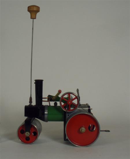 Appraisal: Two modern Mamod model engines comprising a roller in green