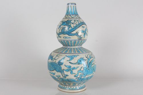 Appraisal: A CHINESE ANCIENT-FRAMING DRAGON-DECORATING PORCELAIN F A Chinese Ancient-framing Dragon-decorating