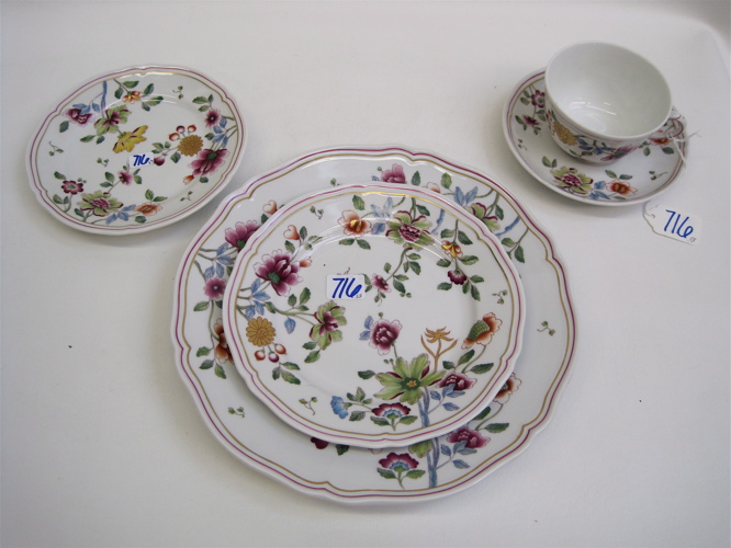 Appraisal: ITALIAN RICHARD GINORI FINE CHINA SET pieces in the Florence