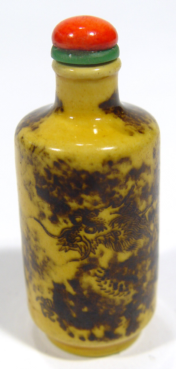 Appraisal: Chinese porcelain snuff bottle with coloured stopper decoration with dragons