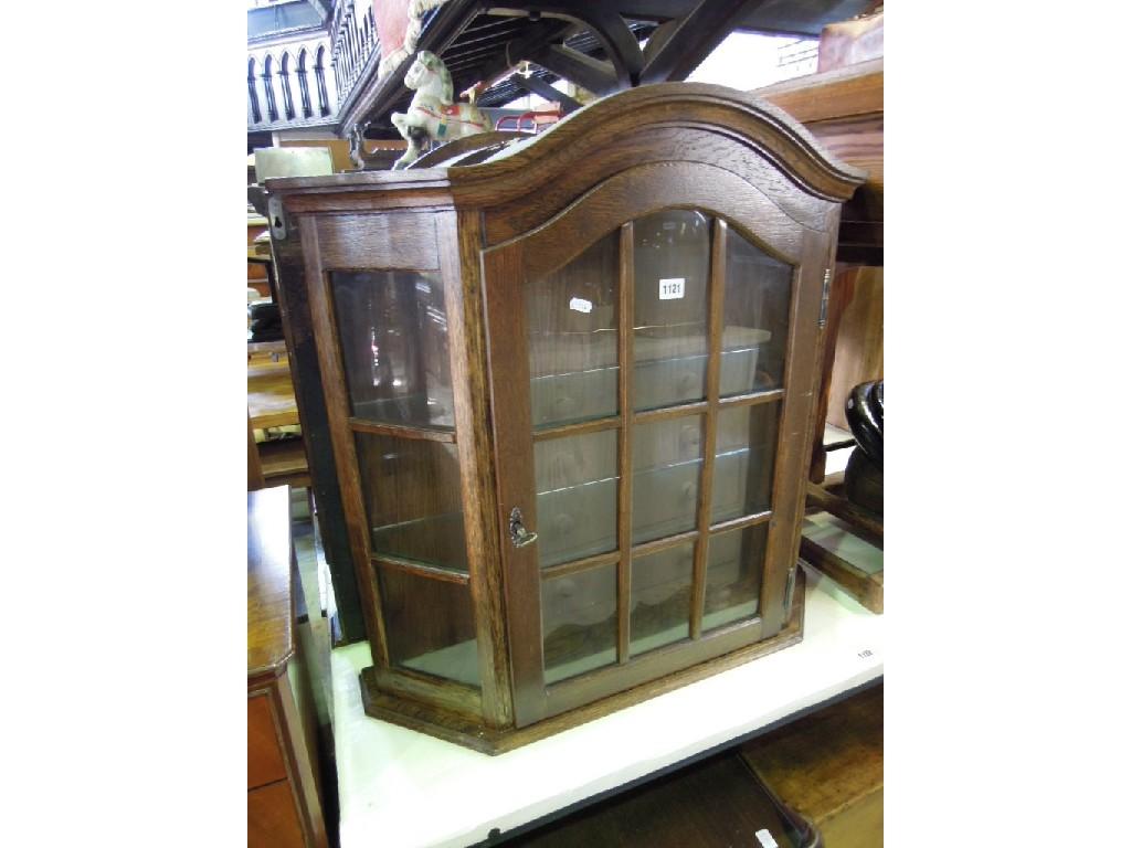 Appraisal: A pair of reproduction oak wall mounted cabinets in the