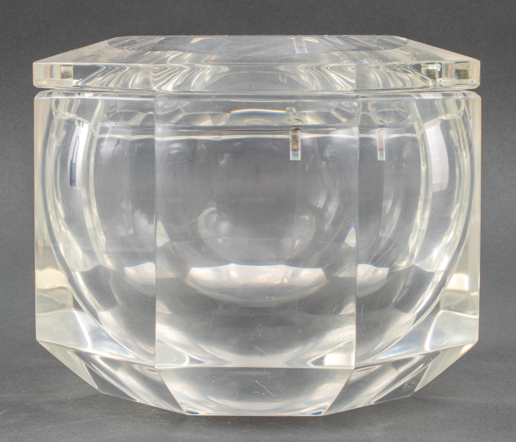 Appraisal: ALESSANDRO ALBRIZZI ATTRIBUTED LUCITE ICE BUCKET Attributed to Alessandro Albrizzi