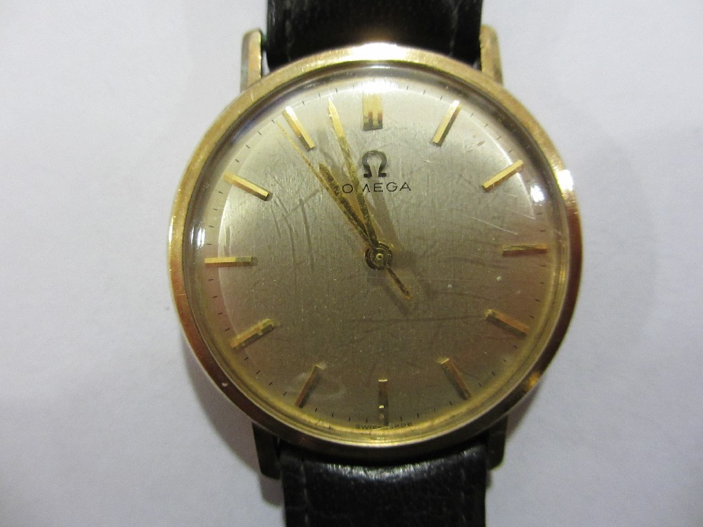 Appraisal: Gents 's ct gold Omega wrist watch on black leather