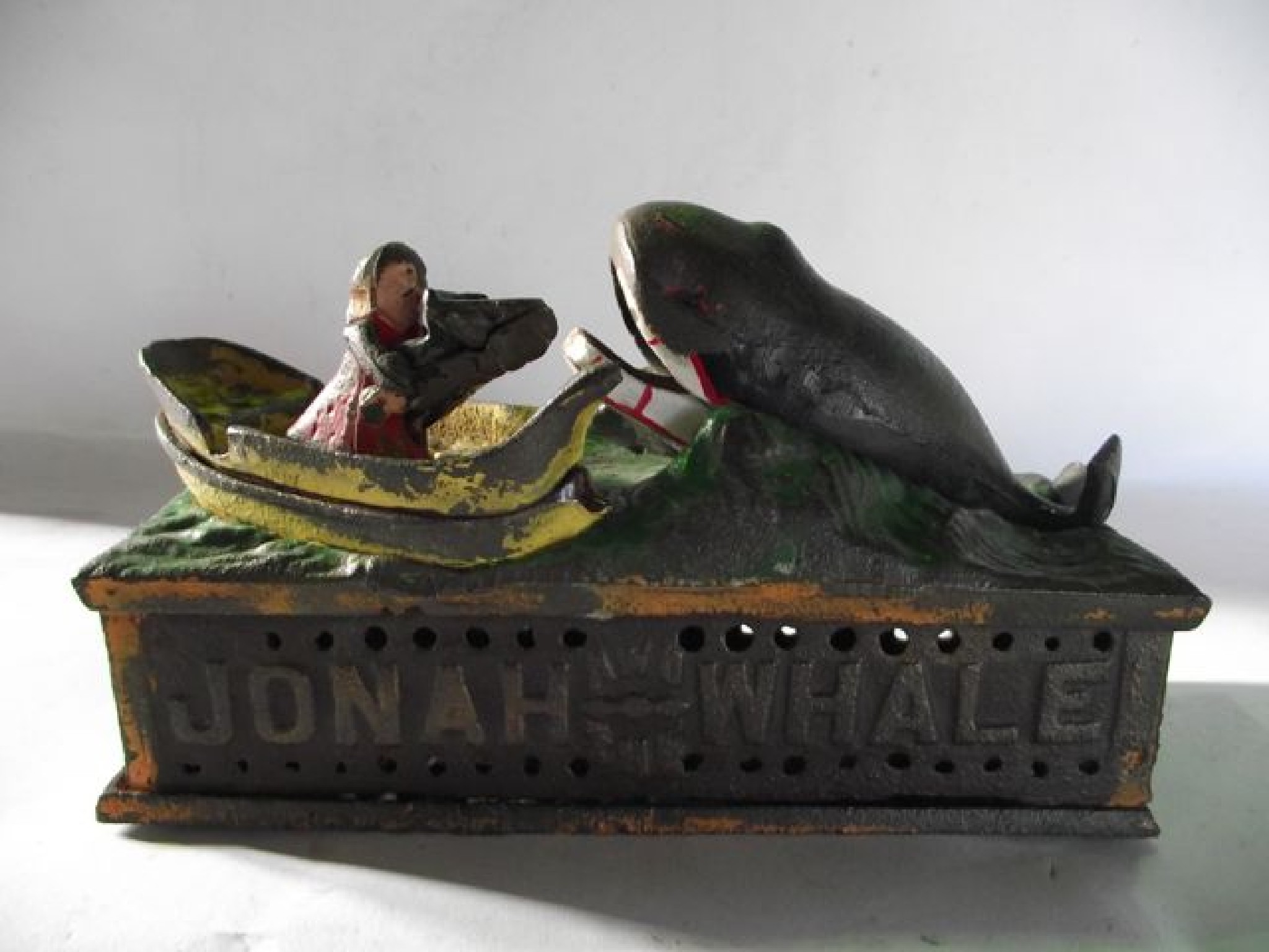 Appraisal: A vintage cast iron novelty money box in the form