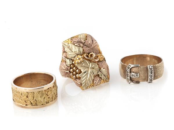 Appraisal: A collection of four gent's gold rings grs gross