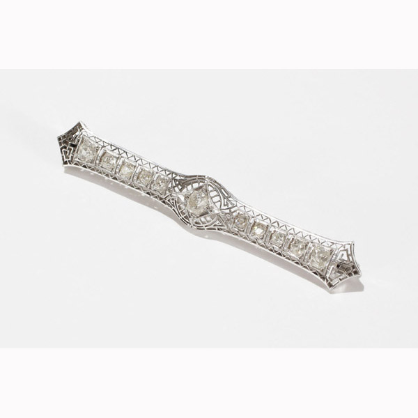 Appraisal: k Art Deco filigree bar pin with graduated diamonds and