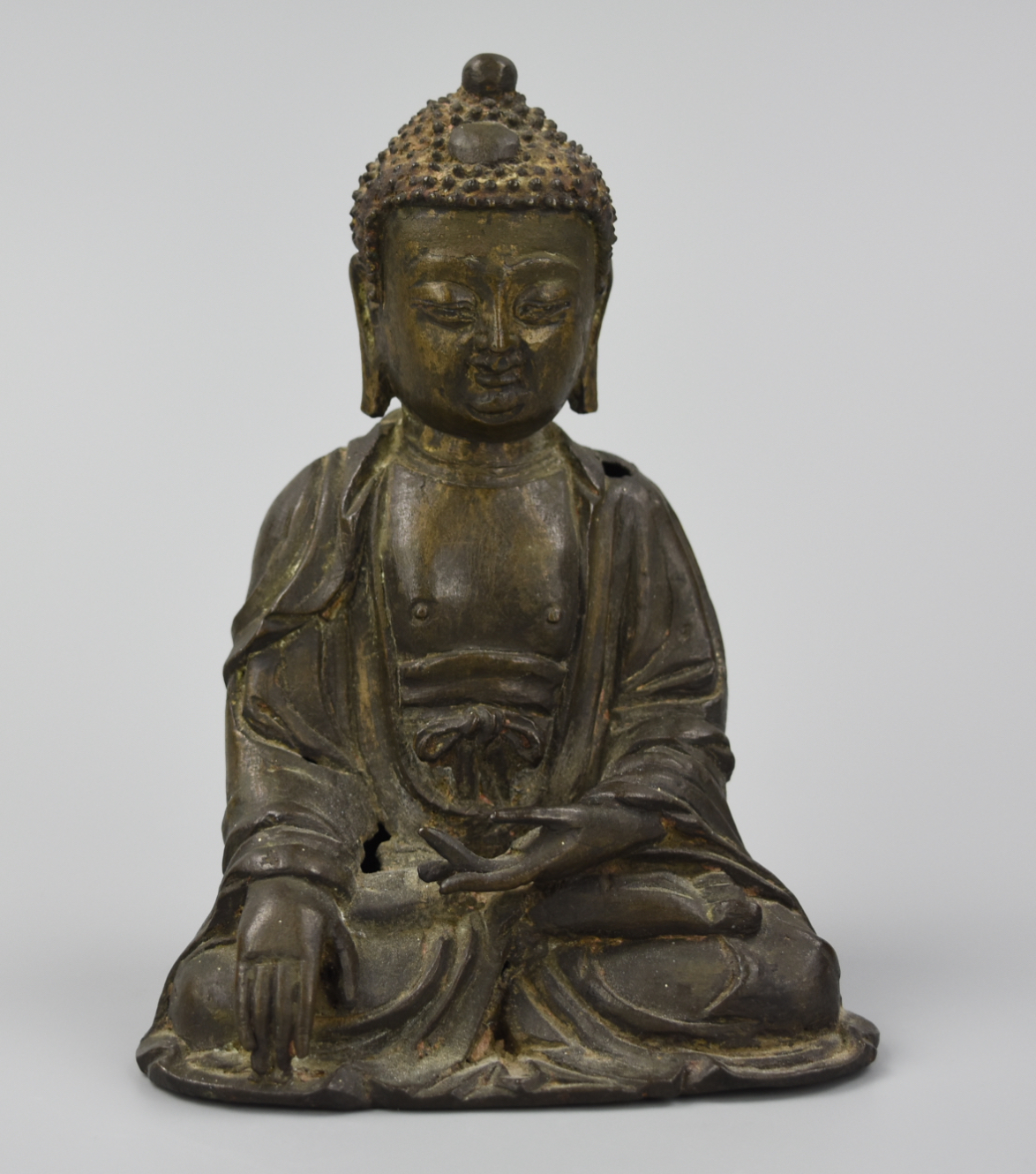 Appraisal: A CHINESE SEATED CAST BRONZE BUDDHA TH C A th