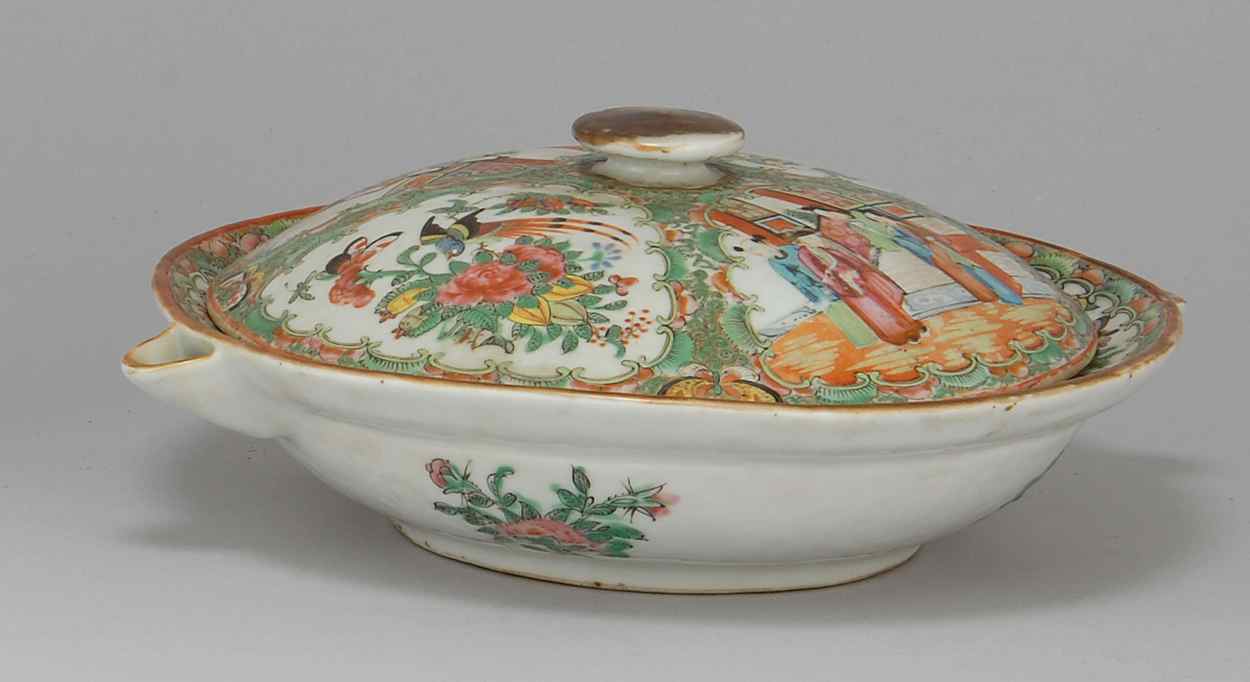 Appraisal: CHINESE EXPORT ROSE MEDALLION PORCELAIN HOT WATER DISH WITH COVER