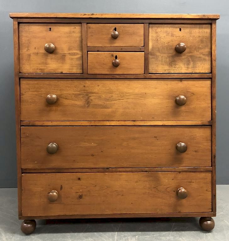 Appraisal: Country Pine Chest of Drawers Country pine chest of drawers