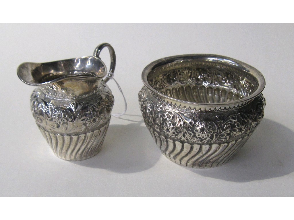 Appraisal: Silver cream and sugar Chester