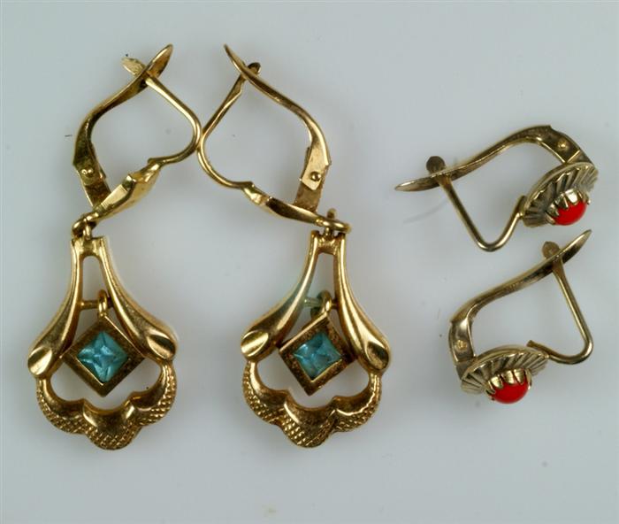 Appraisal: Pr K YG earring with colored stones dwt Estimate -