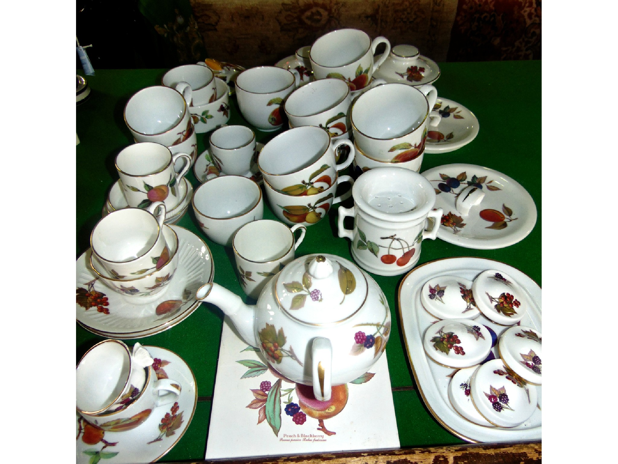 Appraisal: Displayed on green baize A quantity of Royal Worcester Arden