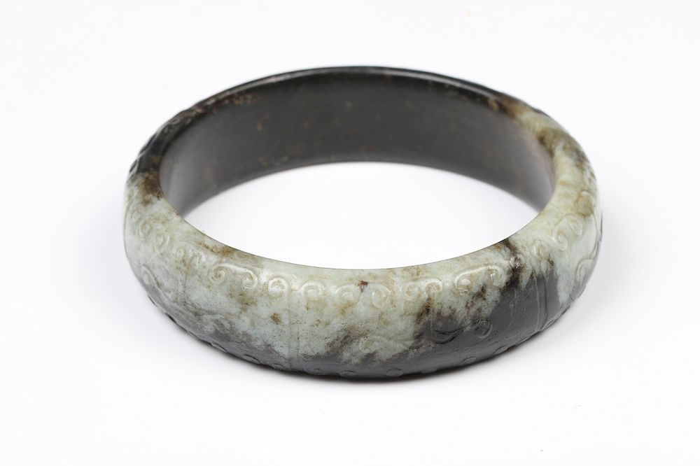 Appraisal: FINE BLACK JADE BANGLE BRACELET MING The bracelet in a