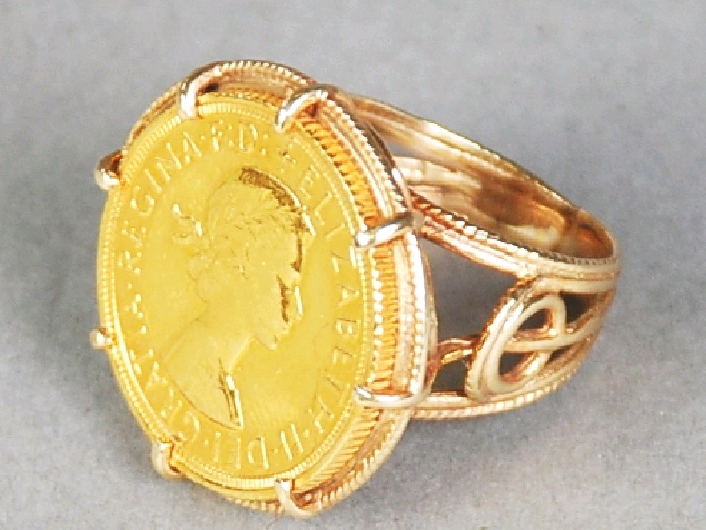 Appraisal: ct GOLD WIRE PATTERN RING FRAMING AN ELIZABETH II GOLD