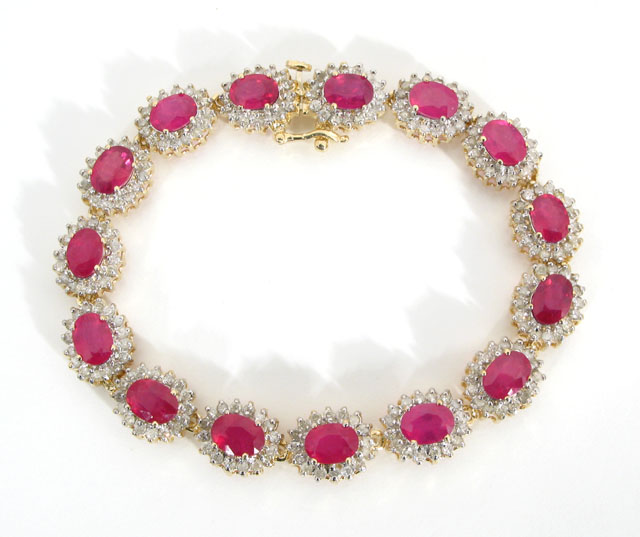 Appraisal: RUBY DIAMOND AND FOURTEEN KARAT GOLD BRACELET with oval links