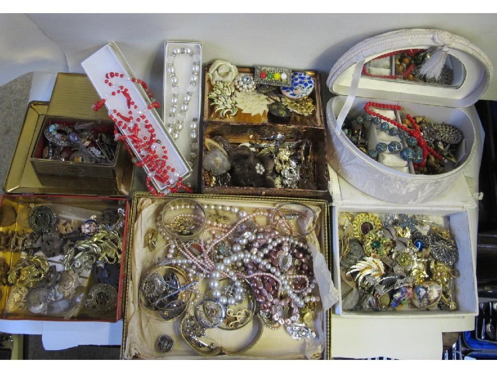 Appraisal: Box of costume jewellery and military badges