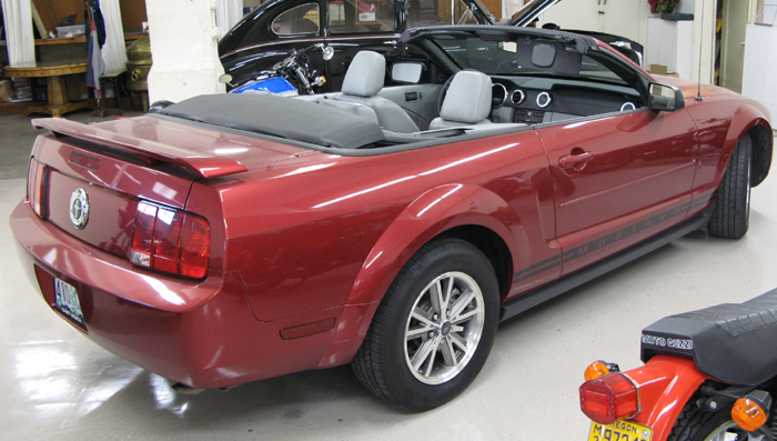 Appraisal: FORD MUSTANG CONVERTIBLE liter fuel injected V- automatic o d