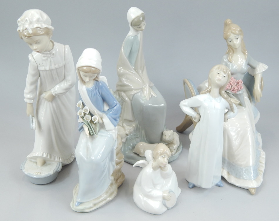 Appraisal: A collection of Spanish porcelain to include a Lladro figure