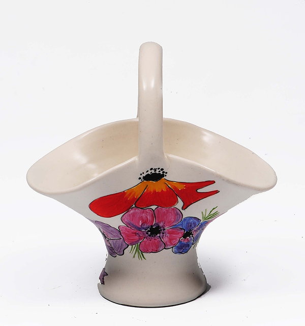 Appraisal: A Clarice Cliff pottery basketcirca painted with anemone