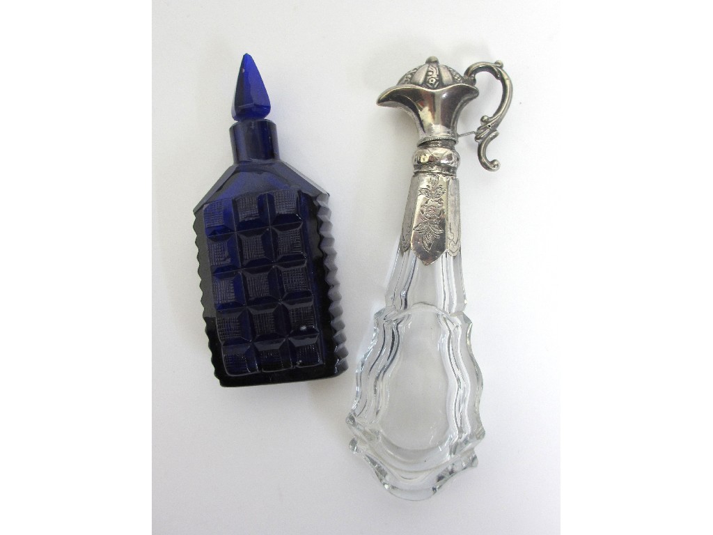 Appraisal: A Continental silver mounted and cut glass scent bottle with