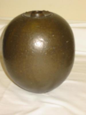 Appraisal: A STUDIO POTTERY VASE by Eileen Lewinstein of ovoid form