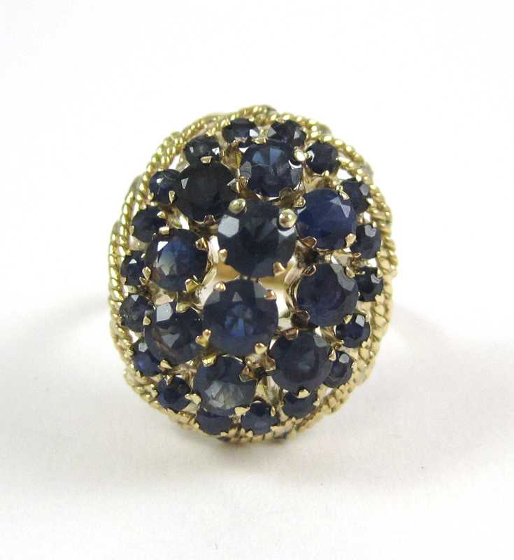 Appraisal: EIGHTEEN KARAT GOLD AND SAPPHIRE RING having a cluster of