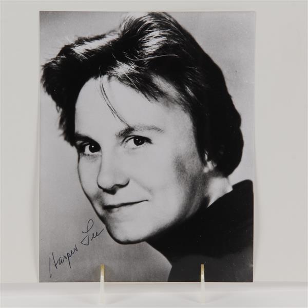 Appraisal: Harper Lee signed photo Nelle Harper Lee better known by