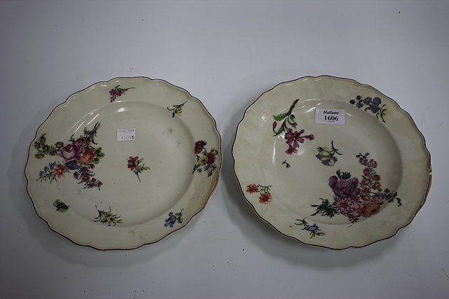 Appraisal: A PAIR OF TH CENTURY CHELSEA PORCELAIN PLATES decorated with