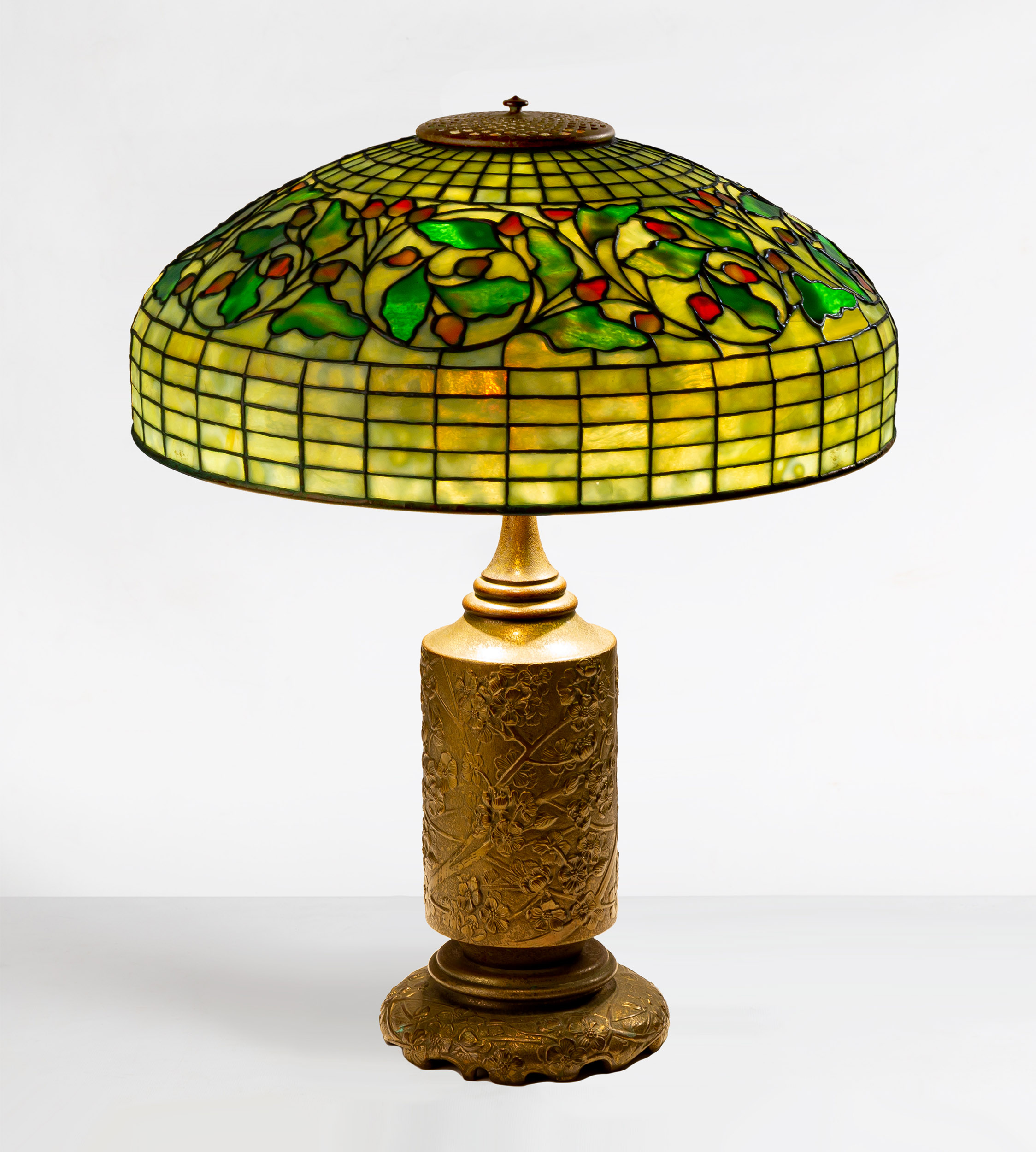 Appraisal: TIFFANY STUDIOS NEW YORK SWIRLING OAK LEAF TABLE LAMP circa