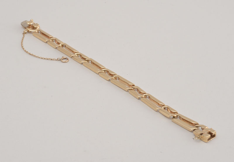 Appraisal: TIFFANY CO K YELLOW GOLD LINK BRACELET Signed 'Tiffany Co