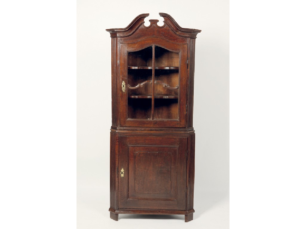 Appraisal: A DUTCH OAK CORNER CUPBOARD the upper section with a