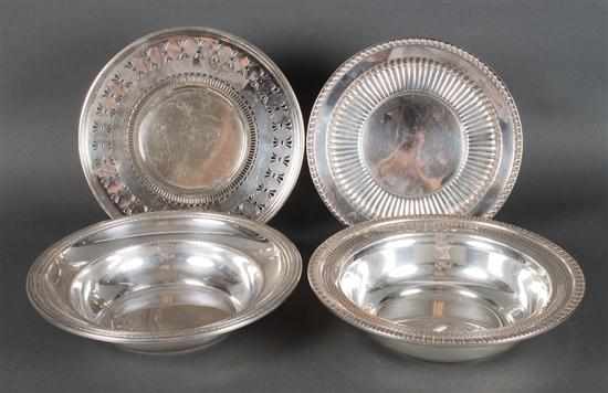 Appraisal: Two American sterling silver serving bowls and a cake plate