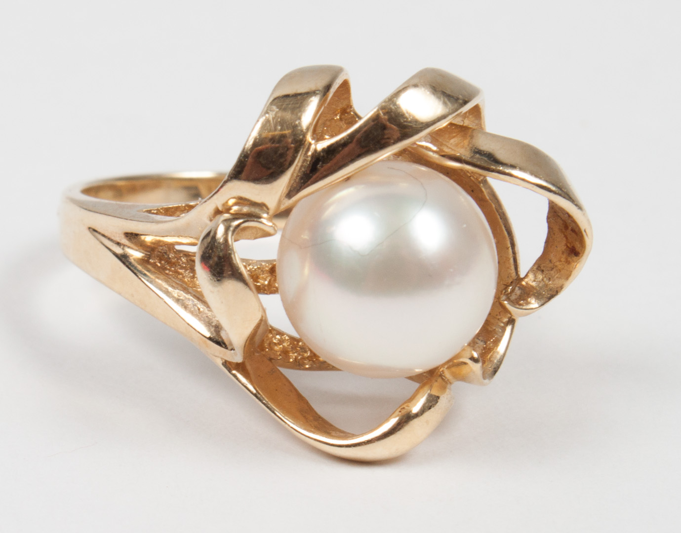 Appraisal: Lady's K gold and pearl ring mm pearl maker SK