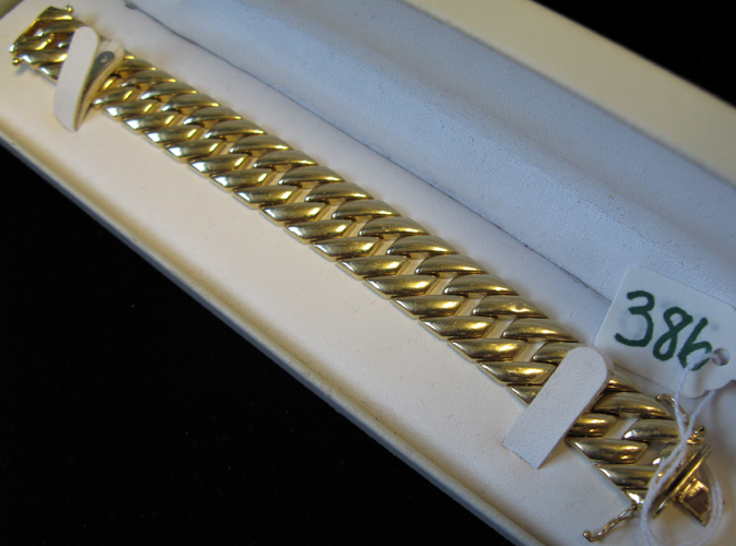 Appraisal: FOURTEEN KARAT YELLOW GOLD CHAIN BRACELET inch gold link chain