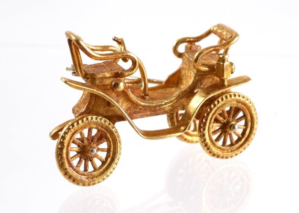 Appraisal: K YELLOW GOLD HORSELESS CARRIAGE BROOCH PINHorseless carriage brooch set