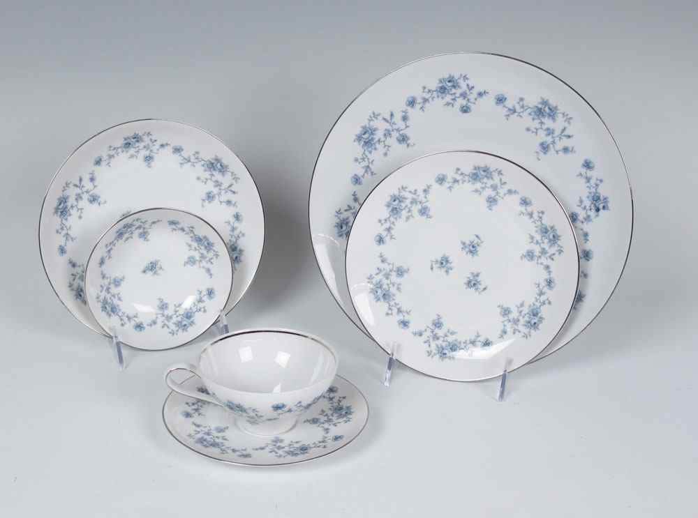 Appraisal: JOHANN HAVILAND BLUE GARLAND CHINA SERVICE Approx pieces in the