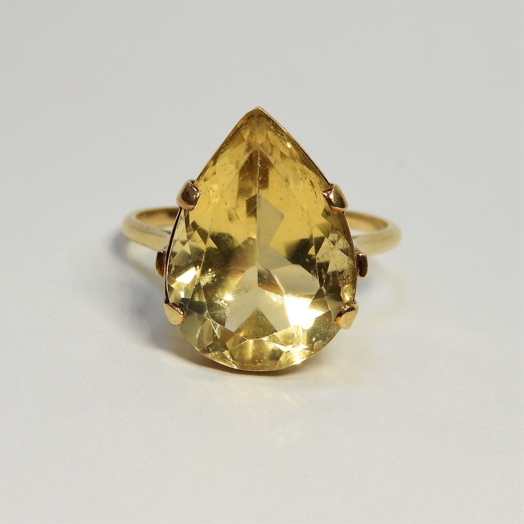 Appraisal: LARGE PEAR CITRINE K GOLD LADY'S EVENING RING Europe th