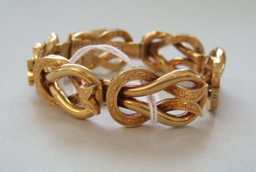 Appraisal: A gold bracelet the links in an engraved and plain