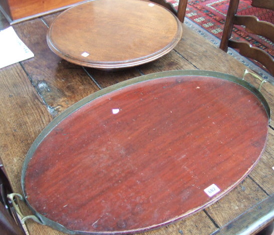 Appraisal: A Victorian oak lazy susan of circular pedestal form cm