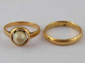 Appraisal: A yellow metal tests carat gold cultured pearl ring pearl