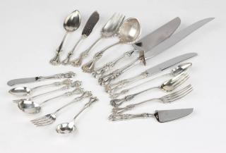 Appraisal: An ''Old Colonial'' sterling silver flatware service th century each