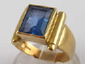 Appraisal: A yellow metal tests carat gold blue topaz ring topaz