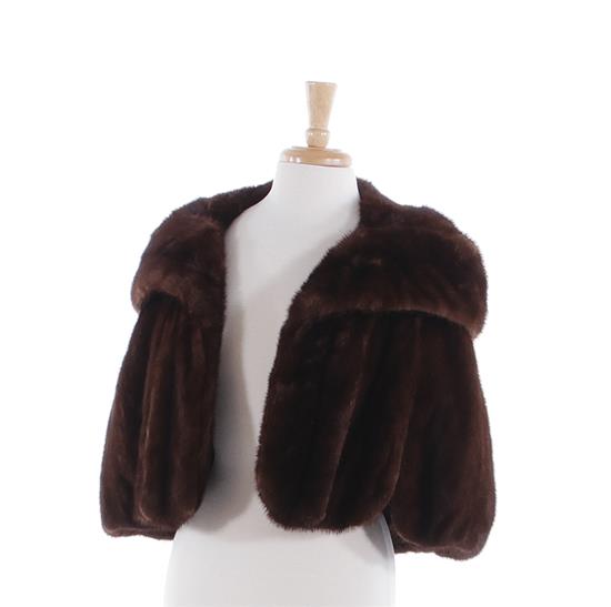 Appraisal: Mink cape Robinson's fur label approx size medium L shoulder