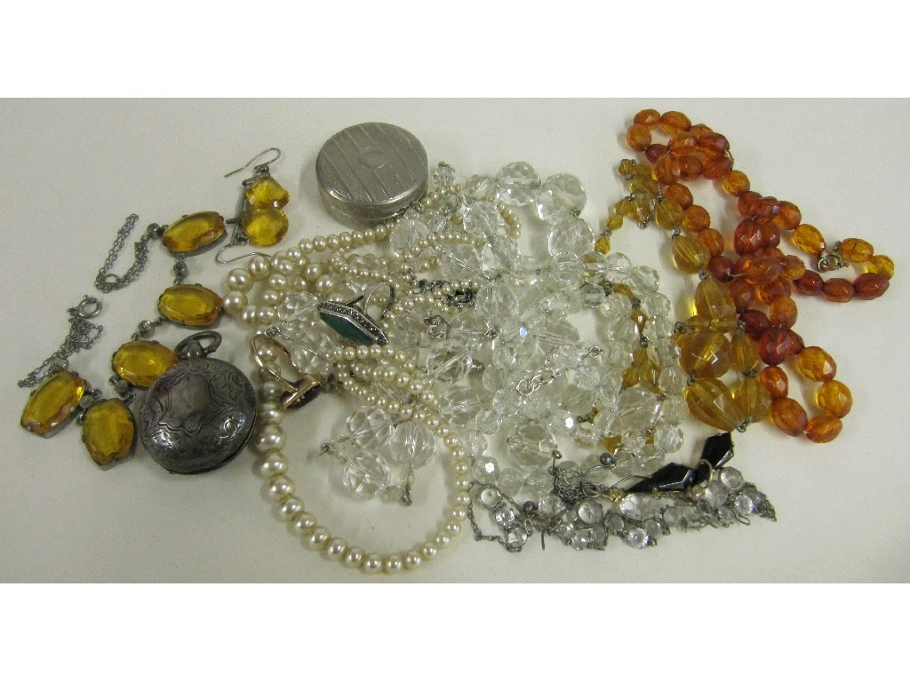 Appraisal: Lot comprising crystal beads amber beads paste pearls silver sovereign