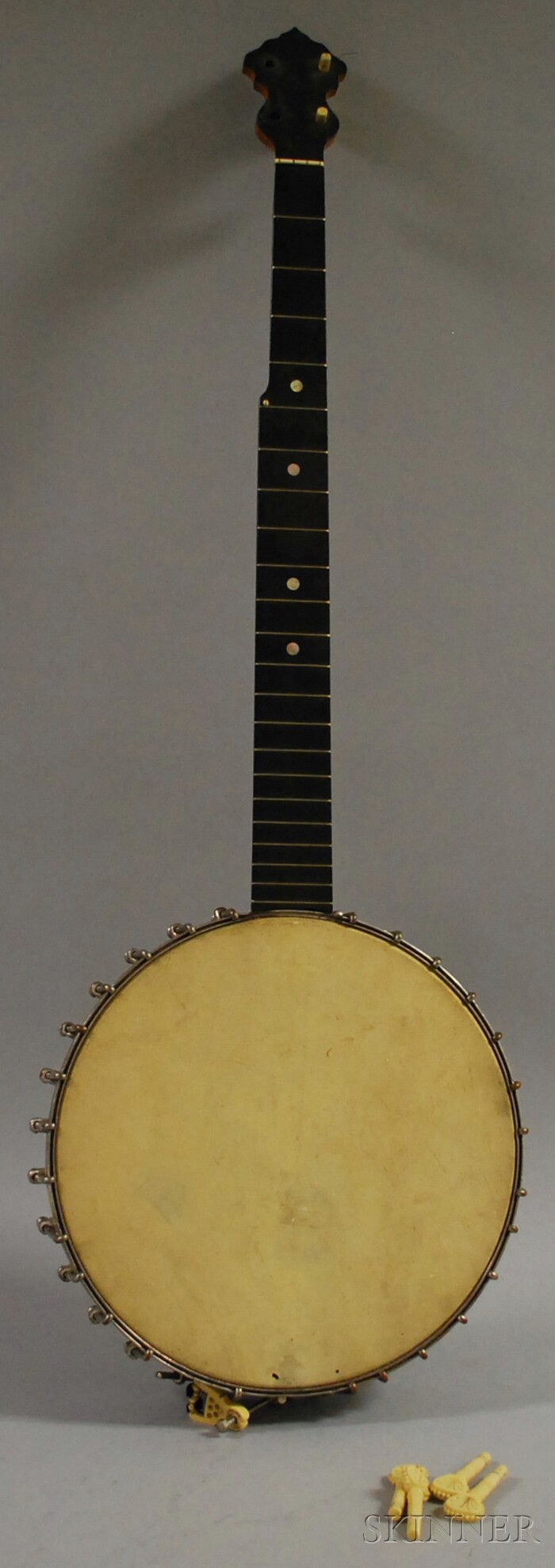 Appraisal: American Five-String Banjo George Washburn c the -bracket rim serial