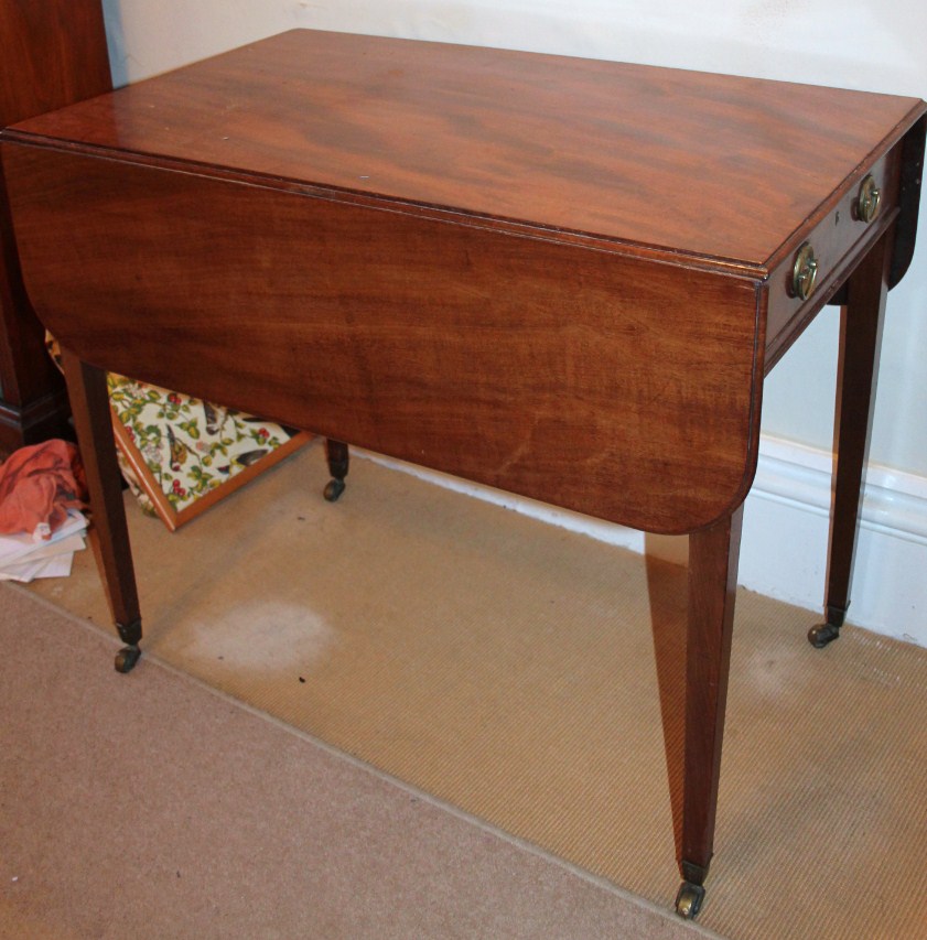 Appraisal: A George III mahogany Pembroke table with frieze drawer and