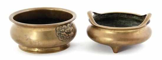 Appraisal: Chinese bronze incense bowls Late Qing dynasty or later three-footed