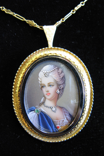 Appraisal: AN ITALIAN MINIATURE OVAL HAND PAINTED PORTRAIT of a woman